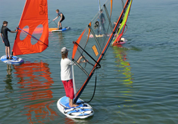 Surfen: Lernen mit Wind vorwärts zu kommen